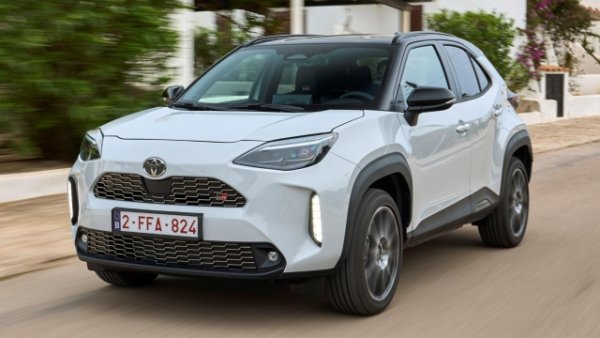 Платформата Ga-B е в основата на B-SUV Toyota Yaris Cross. Избирате между 1.5 Hybrid 115 (задвижване на предните колела) и 1.5 Hybrid 130  (и на четирите) със същия 3-цилиндров 1490-кубиков двигател с 92 коня, комбиниран с 4,3 kWh литиево-йонна батерия и с e-CVT автоматична скоростна кутия. 

В първия случай комбинираната максимална мощност е 116 коня благодарение на предния електрически синхронен двигател с постоянни магнити. Разходът на гориво е 4,5&ndash;4,8 л/100 км. Ускорението от 0 до 100 км/ч отнема 10,7 секунди.

При задвижването на четирите колела получавате 130 коня с двоен електродвигател (задният с индукция). Достига същата максимална скорост от 170 км/ч , а ускорява за 11,3 секунди. Леко се вдига разходът на гориво - 5,1 л/100 км.

В допълнение към компактните си размери (дълъг е 4180 мм , с междуосие 2560 мм, ширината е 1765 мм , височината е 1595 мм ) този автомобил идва с багажник, който започва съответно от 397 и 320 литра. Предлага качествена мултимедийна система, която варира според вариантите, а те са  Active, Trend, Lounge и GR Sport .
